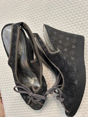 GUESS Black Logo Print Peep-Toe Slingback Mules with laces-Sz 8